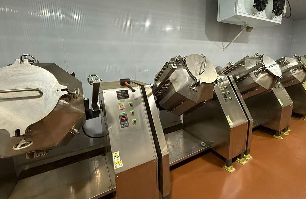 Matcha Explained: From Tradition to a Growing Global Industry 11 matcha grinding process